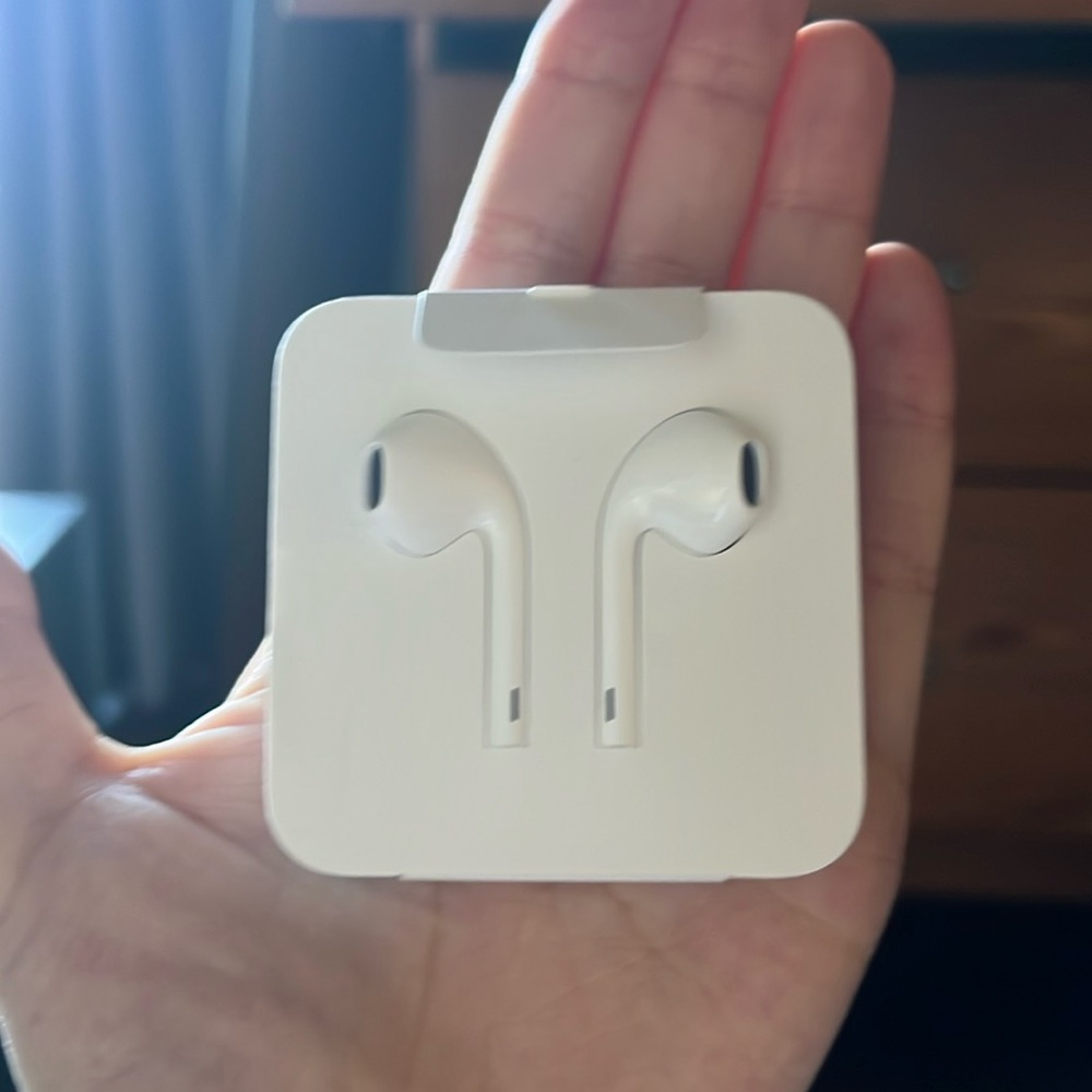 Brand new Apple Earpods